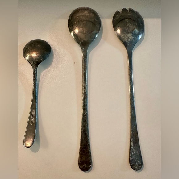 Vintage Silver Plate Italy Serving Salad Spoon and Fork Set 9" Plus Extra Spoon - Picture 2 of 2